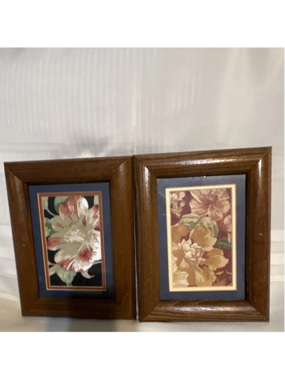 Ornate Brown Wood Floral Rectangular Frame Set Vertical Rear-Loading Collectible